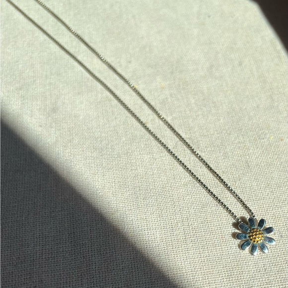 METALSMITHS STERLING
Daisy Pendant - comes with chain - Picture 3 of 5